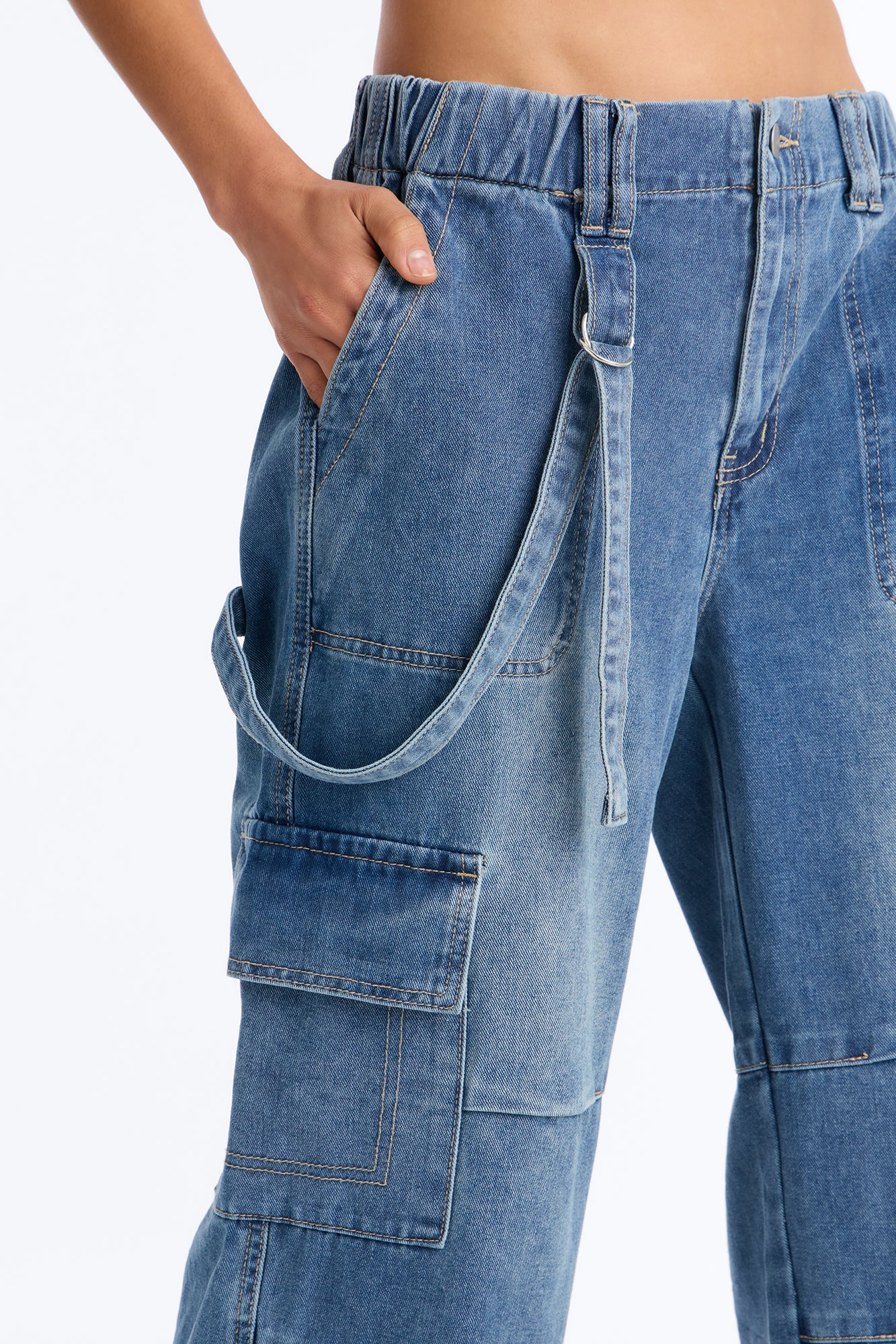 Relaxed Fit Wide Leg Jeans - Medium Wash