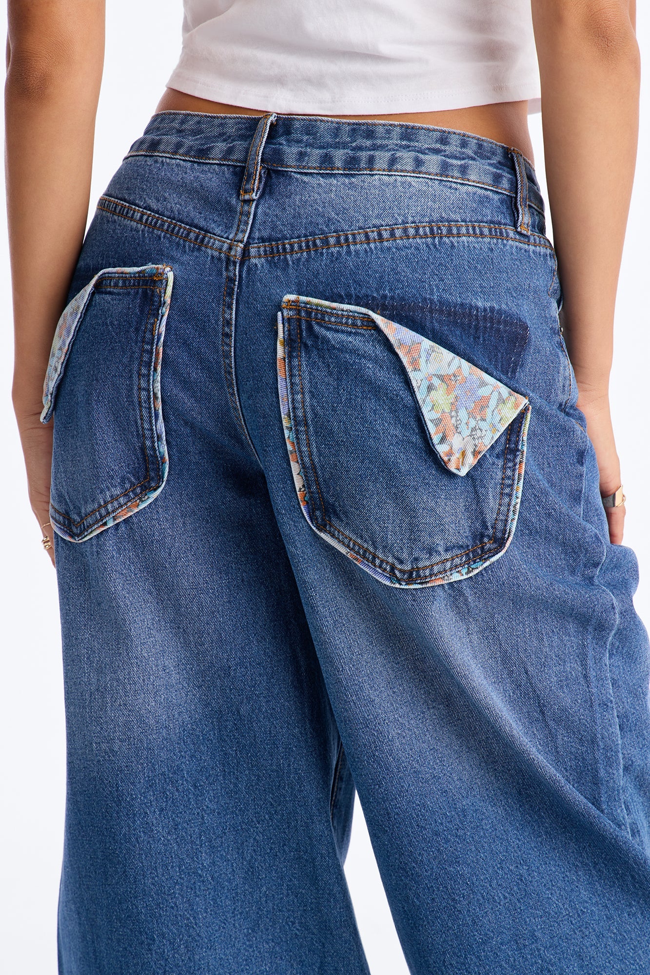 Straight Leg Mid Rise Jeans - Medium Wash